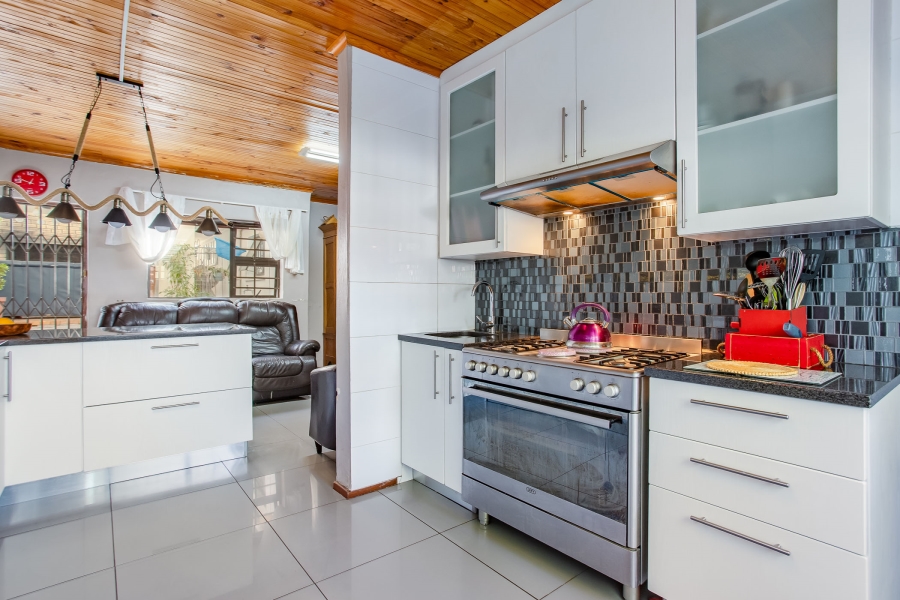 7 Bedroom Property for Sale in Uitsig Western Cape